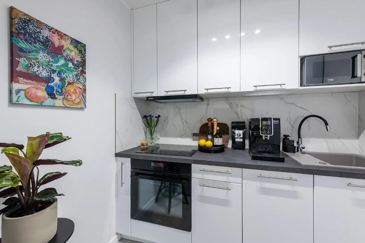 Bella Luna Luxury Suites - Oasis Gem In Варшава Апартаменты