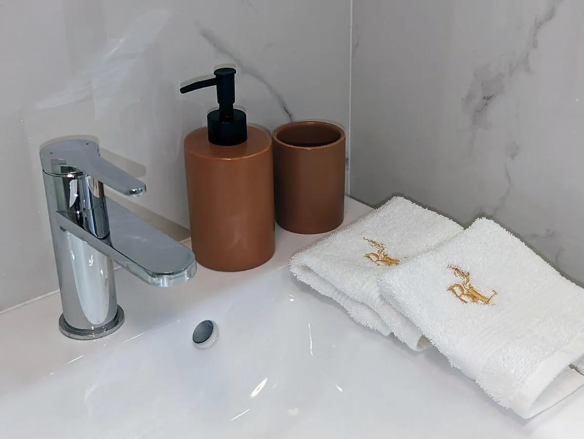 Bella Luna Luxury Suites - Oasis Gem In Warszawa Polska