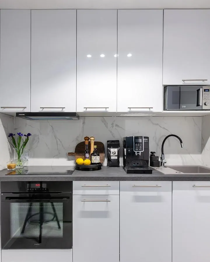 Bella Luna Luxury Suites - Oasis Gem In Warszawa Polska