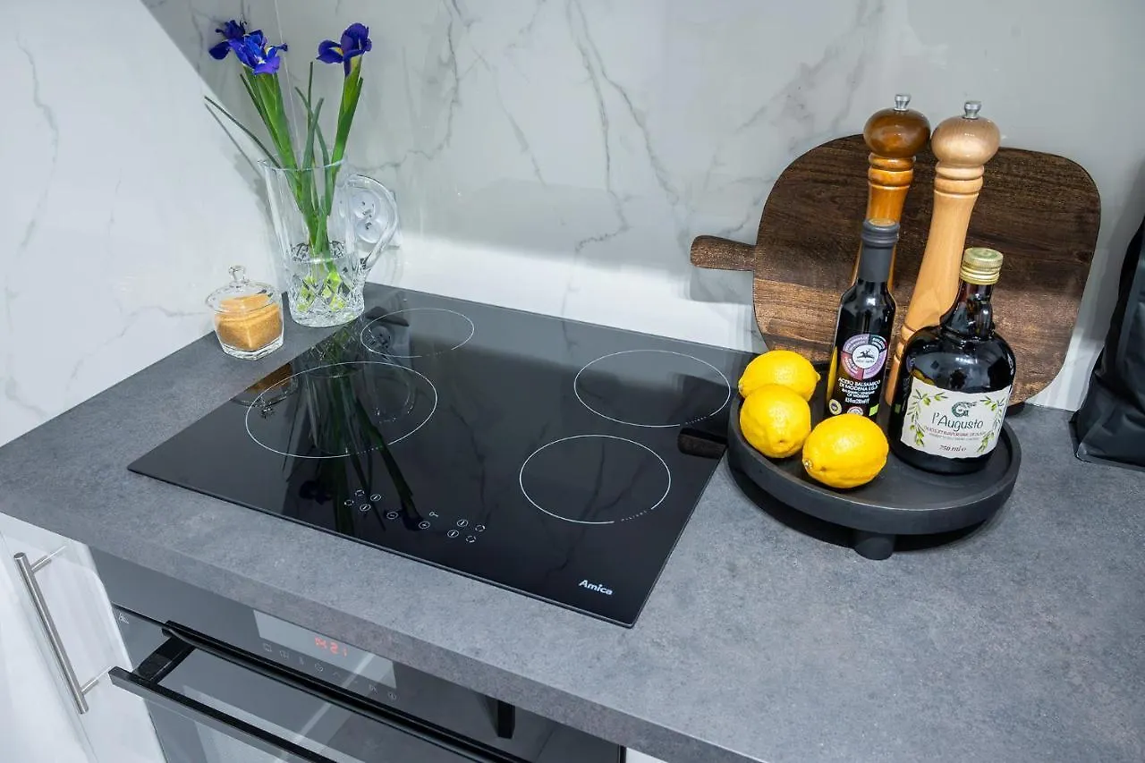 Bella Luna Luxury Suites - Oasis Gem In Warszawa Apartament